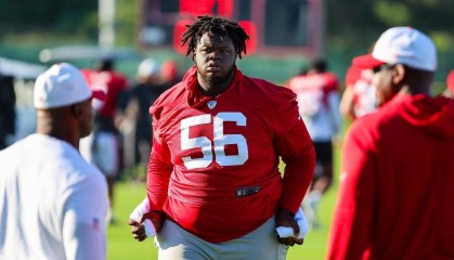 外媒：NFL历史最重球员戴斯蒙德-沃森被坦帕湾海盗队裁掉